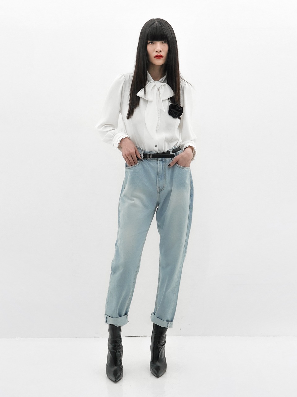 Retro Washed Tapered-Leg Jeans (light blue)